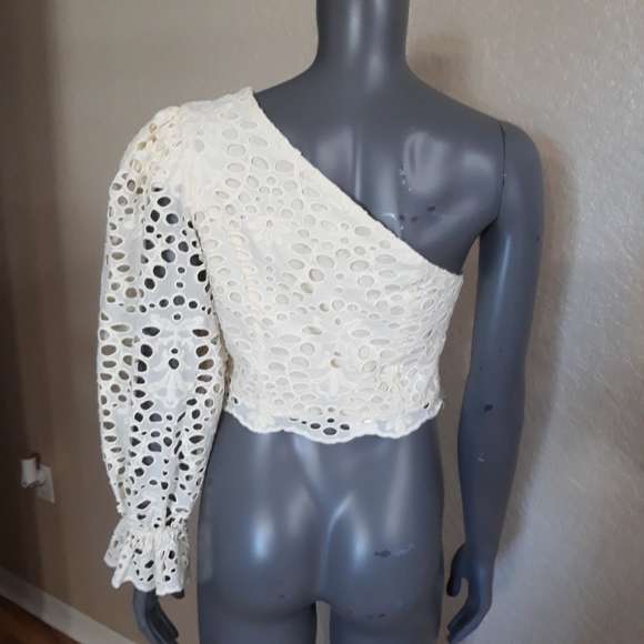 Express Limited Edition Eyelet Top - Picture 5 of 10